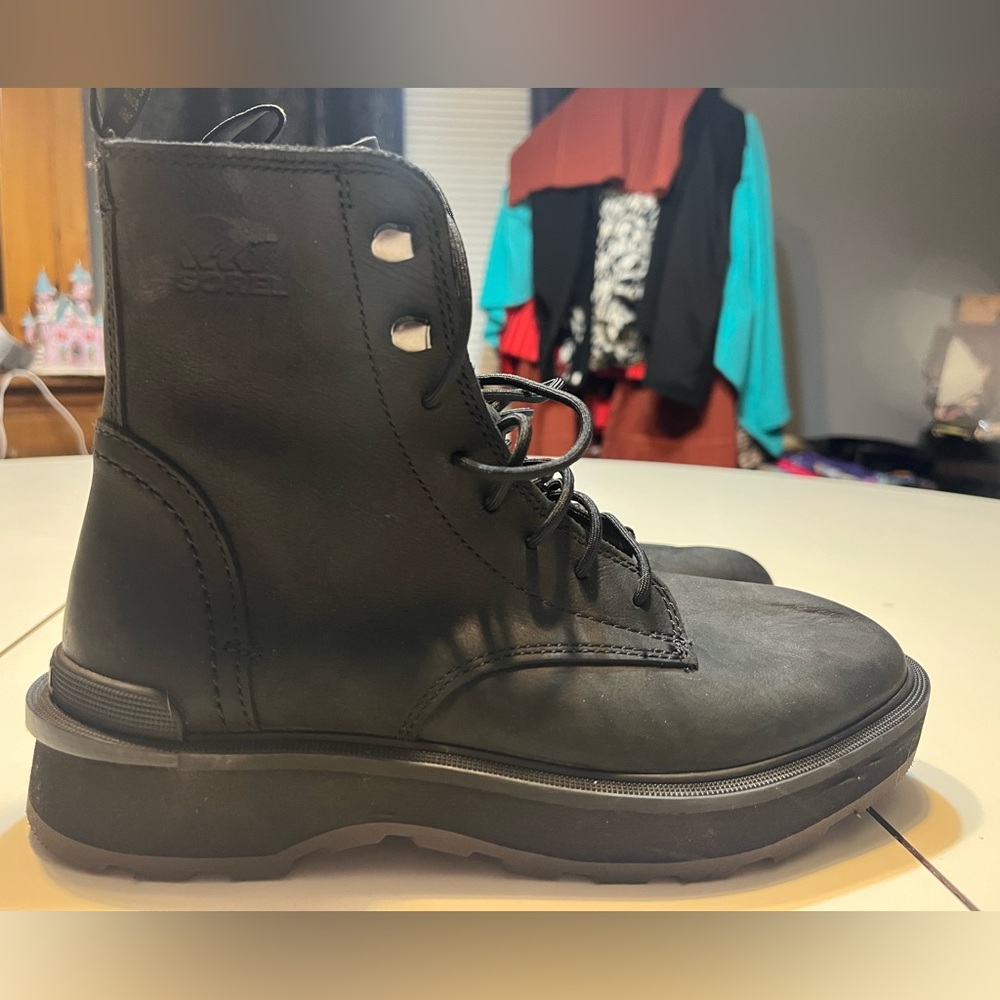 Sorel Hi-Line Lace-Up Women's Combat Boot in Black Jet size 6 NWT
